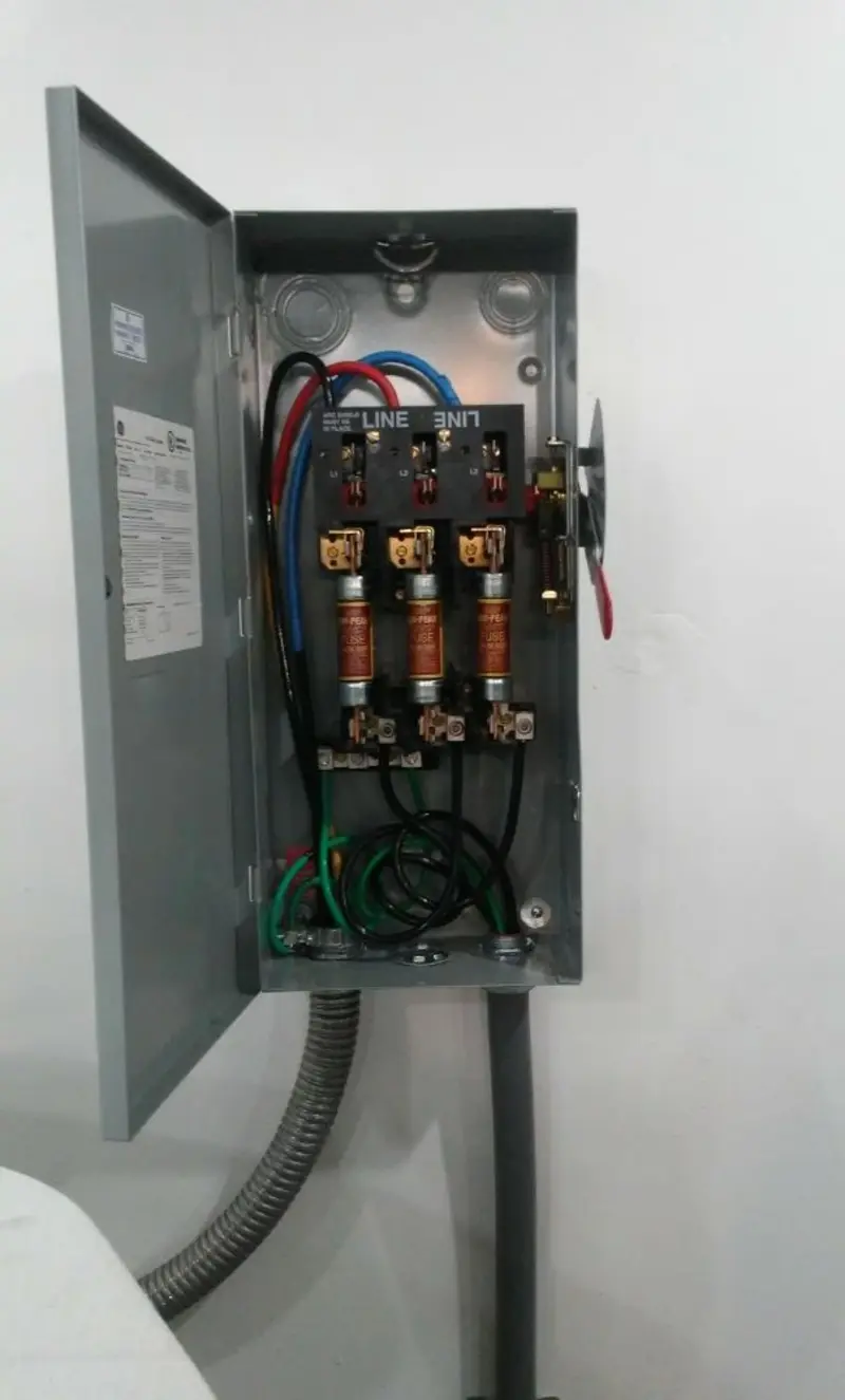 Three-phase disconnect switch installed for Smoke Detector Installation in Bithlo